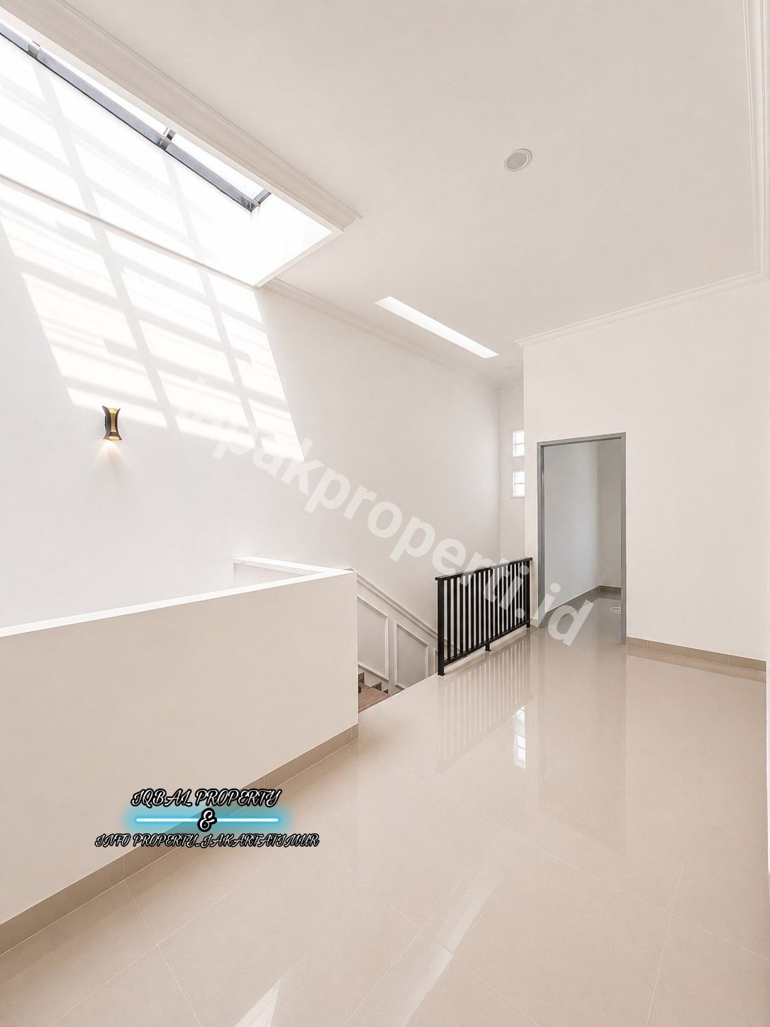 Foto Dijual Rumah Baru Design Classic Modern Siap Huni - 6