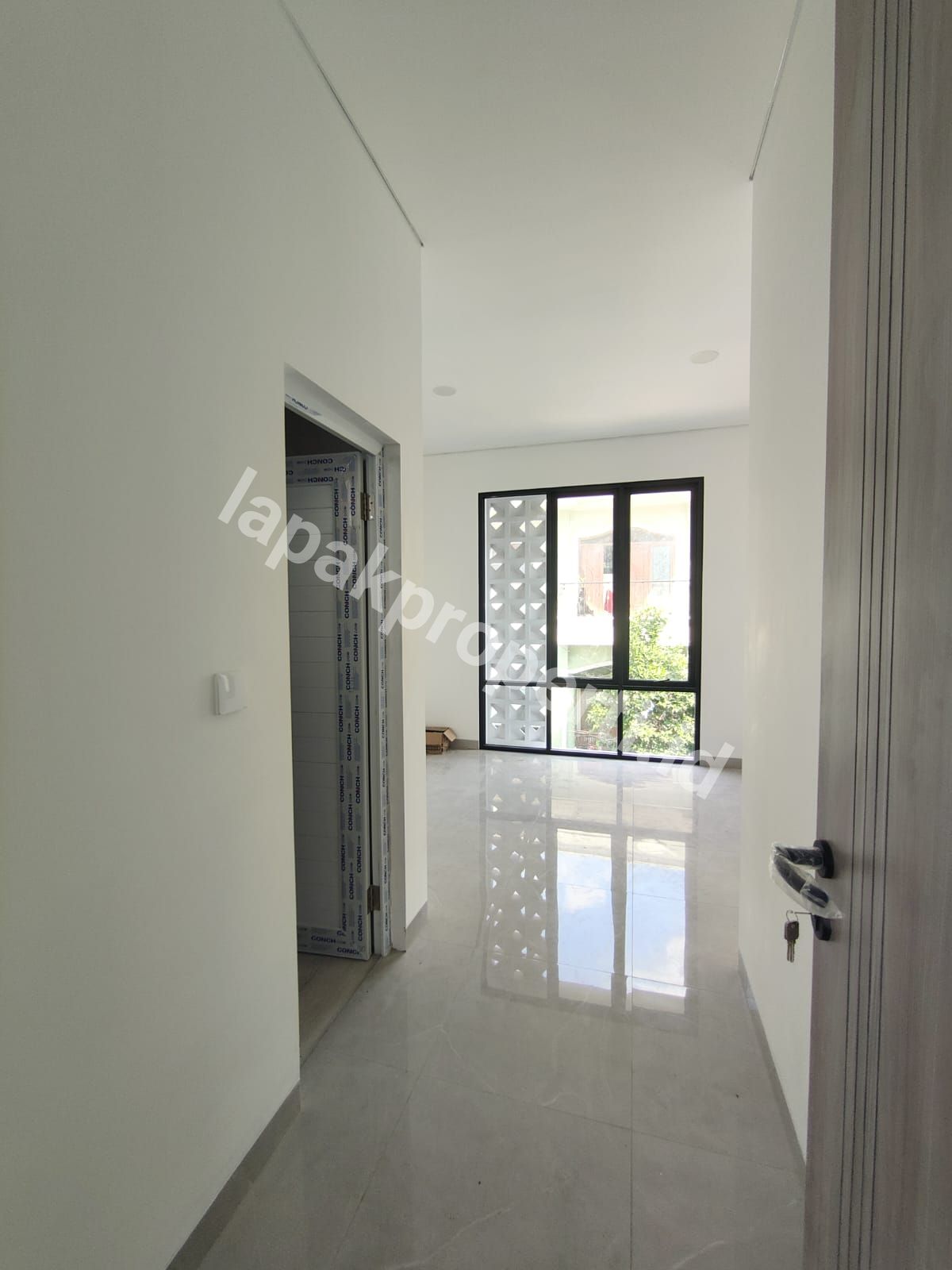 Foto Dijual Rumah Baru 3 lantai Komplek Di Pondok Bambu Jakarta Timur - 8