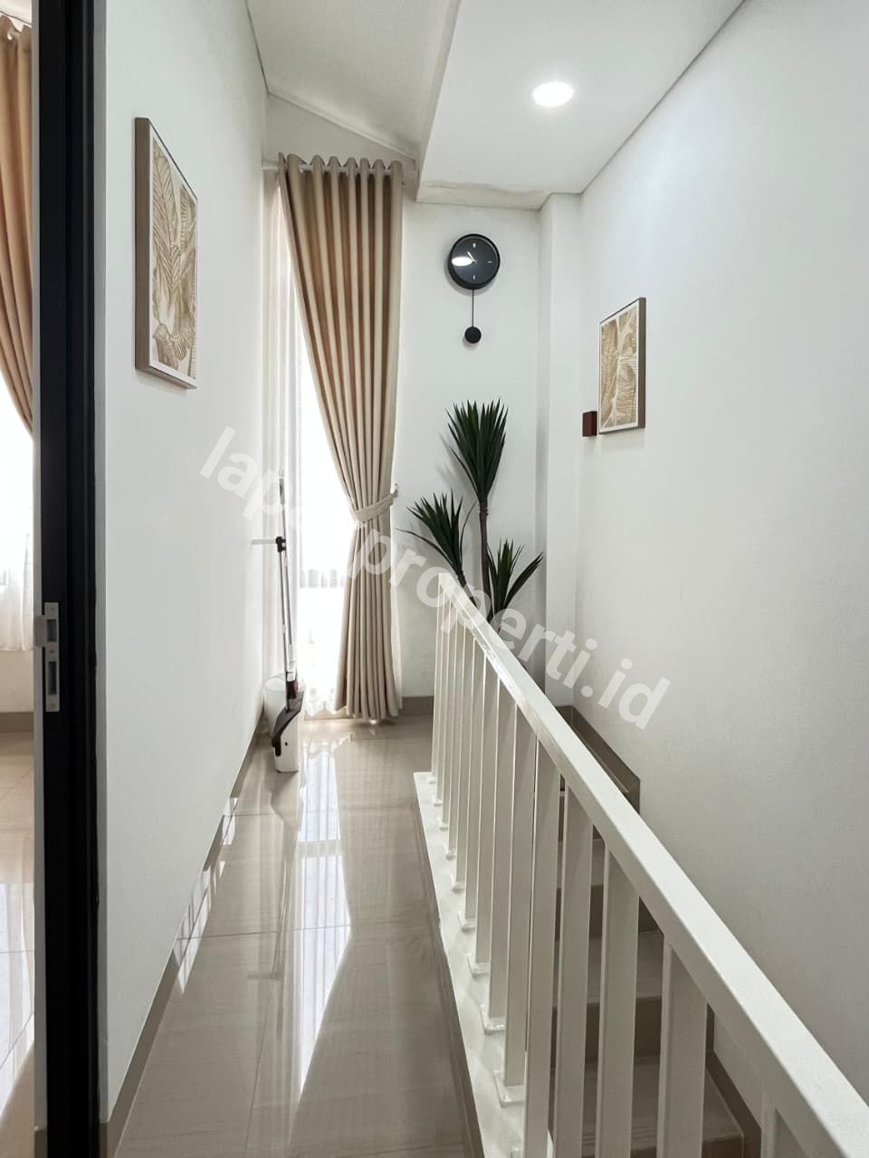 Foto RUMAH CLUSTER FULL FURNISHED SIAP HUNI di JABABEKA RESIDENCE CIKARANG BEKASI - 11