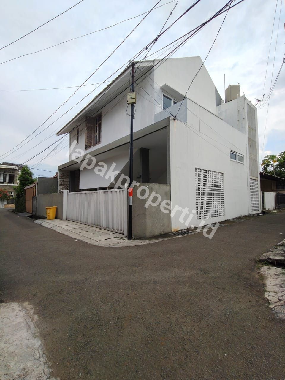 Foto Rumah Modern Siap Huni di Pulomas Jakarta Timur - 2