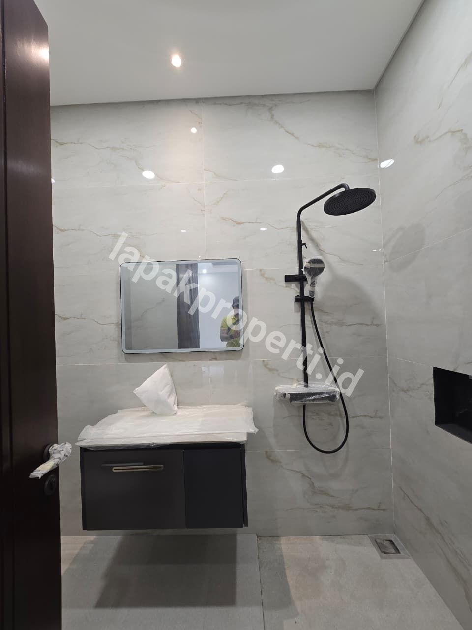 Foto Dijual Rumah Baru Design Modern Minimalis Di Cempaka Putih Jakarta Pusat - 10