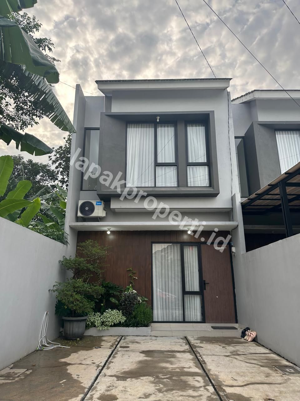 Dijual rumah 2 lantai siap huni di daerah Jati Luhur, Jati Asih Kota Bekasi