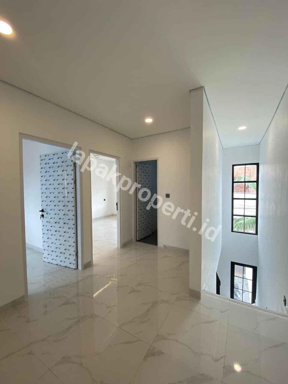 Foto RUMAH BARU SIAP HUNI DALAM KOMPLEK STRATEGIS di PONDOK BAMBU JAKARTA TIMUR - 5