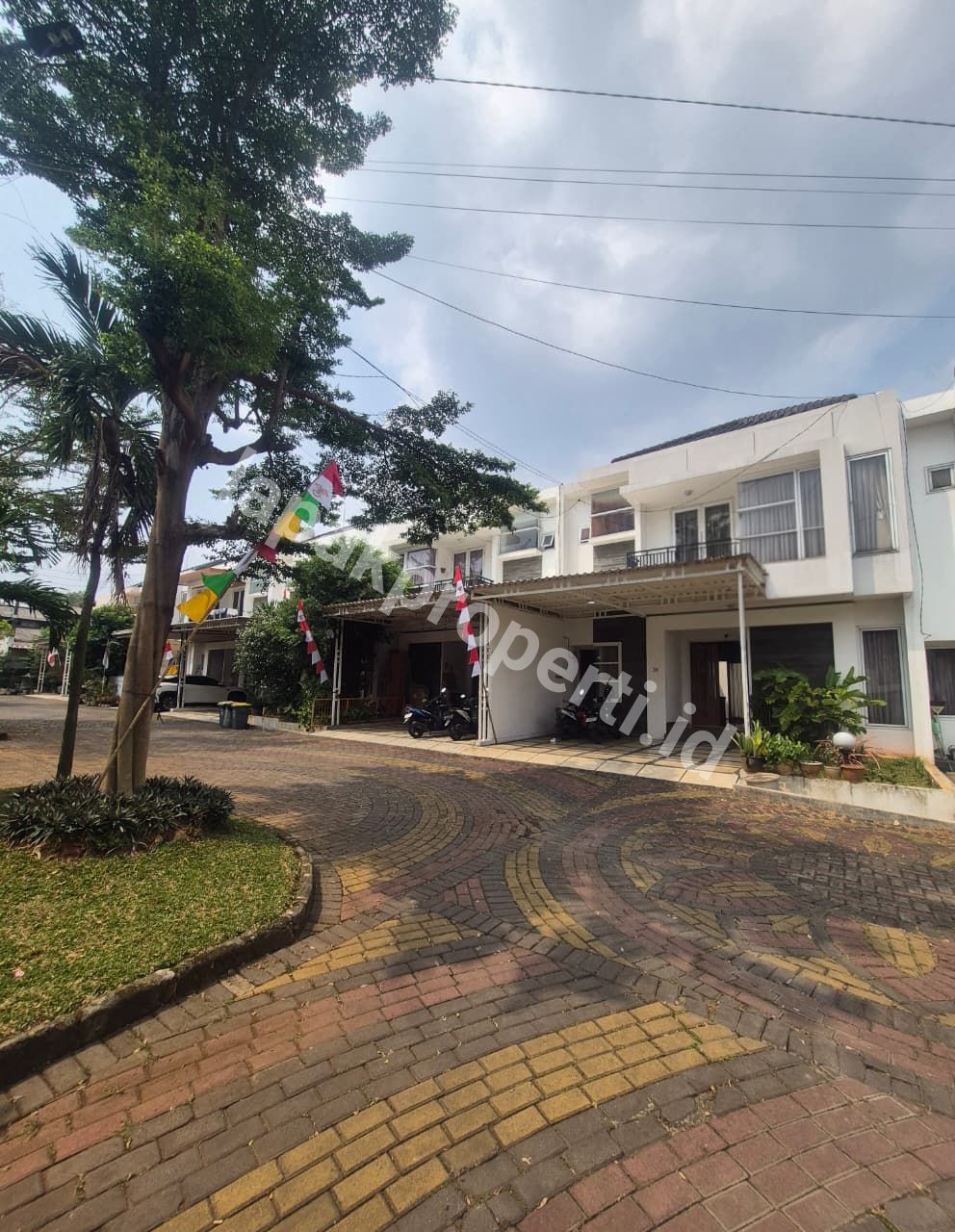 Foto Rumah Dalam Cluster Akses Jalan Lebar Dalam Cluster Semi Furnished - 10