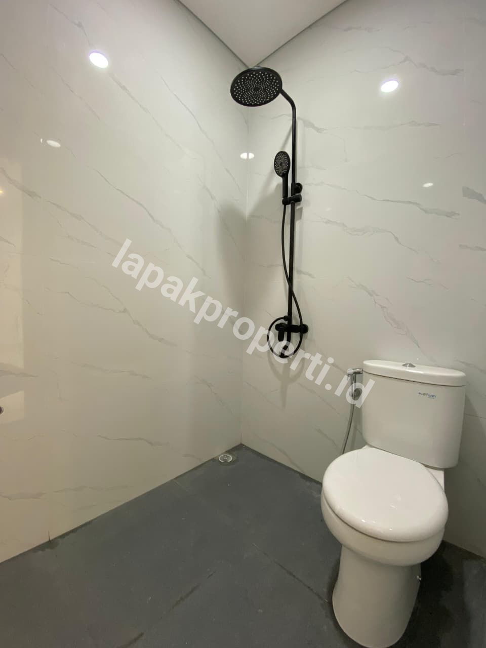 Foto RUMAH BARU SIAP HUNI DALAM KOMPLEK STRATEGIS di PONDOK BAMBU JAKARTA TIMUR - 7