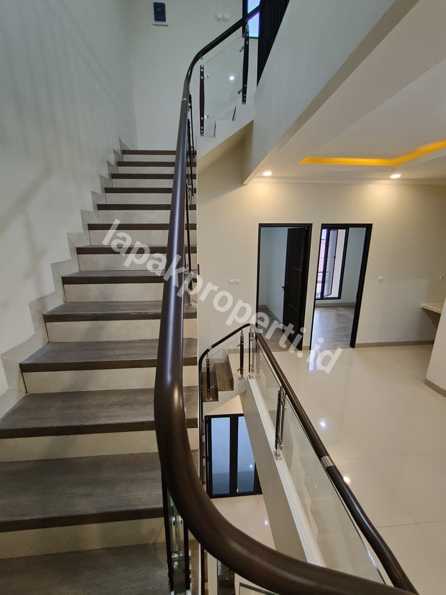 Foto Dijual Rumah Baru Dalam Komplek Tenang Di Rawamangun Jakarta Timur - 11