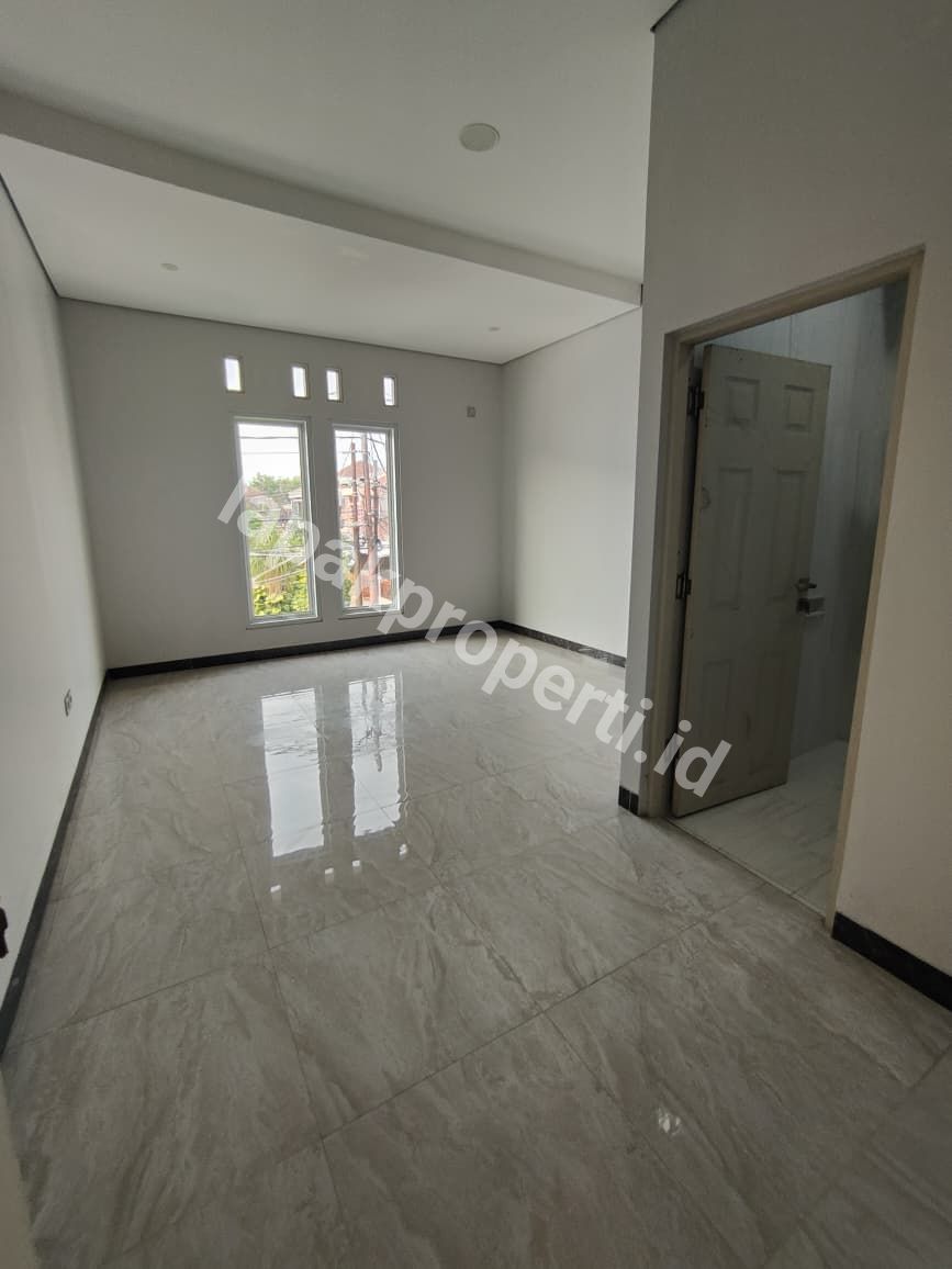 Foto Rumah Dalam komplek Siap Huni Di Pondok Kelapa Jakarta Timur - 2
