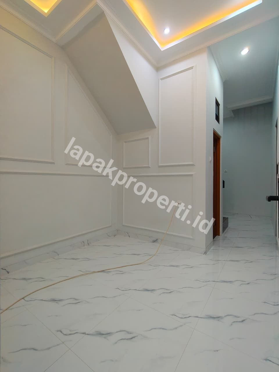 Foto Dijual Rumah Modern Classic 2 Lantai  Di Cipayung Jakarta Timur - 4