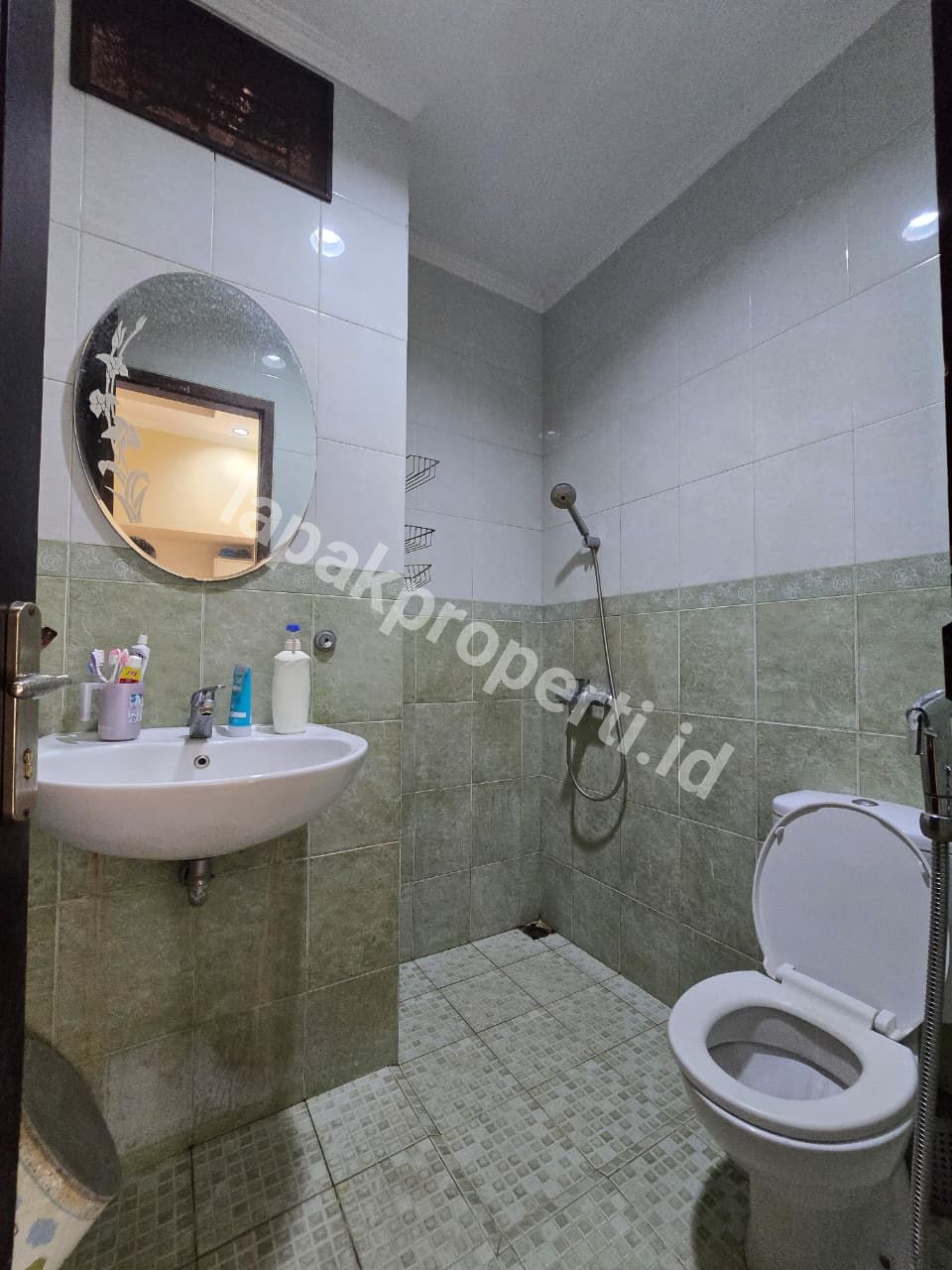 Foto Dijual Rumah Secondary Full Furnished Dalam komplek Di Billymoon Pondok Kelapa Jakarta Timur - 12