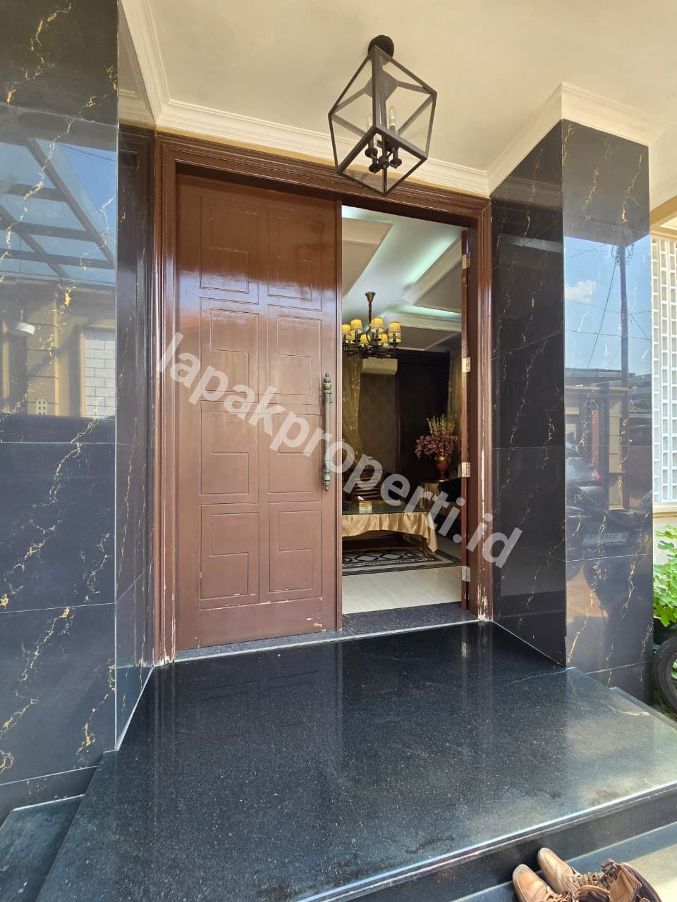 Foto Rumah Full Furnished Dalam komplek Di Jatinegara Jakarta Timur - 3