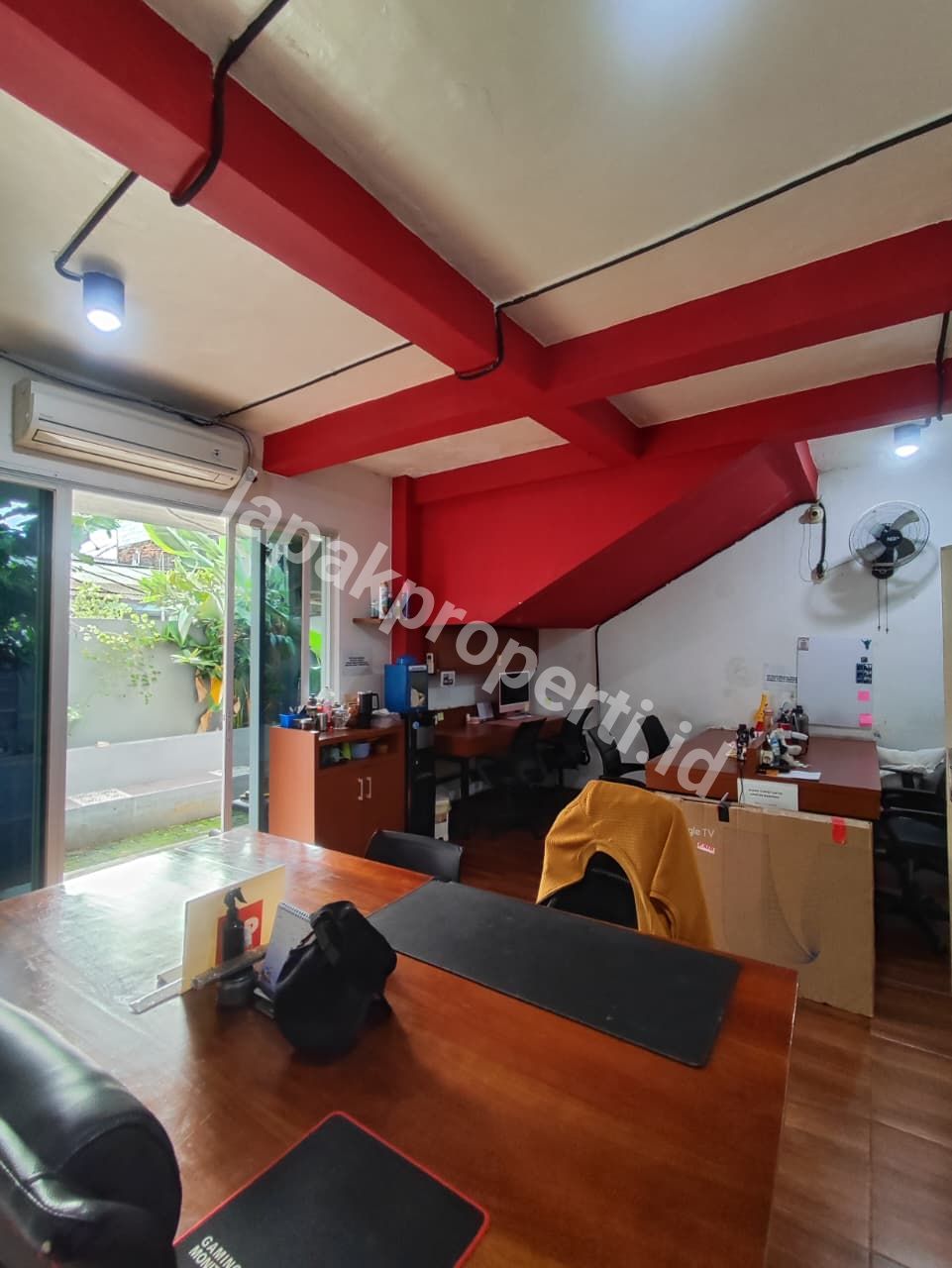Foto RUMAH MEWAH HOOK 3 LANTAI FULL FURNISHED DALAM KOMPLEK STRATEGIS di JATIBENING BEKASI - 5