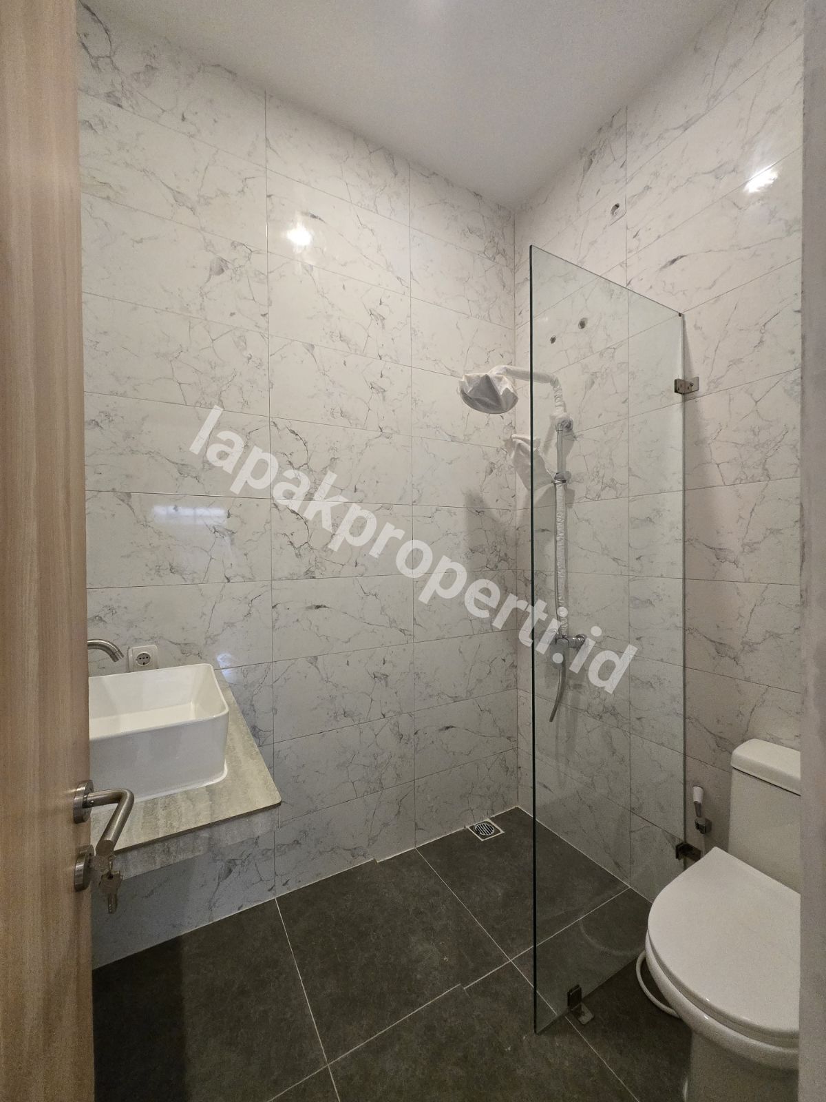 Foto Rumah Modern Dalam Komplek Billymoon Pondok Kelapa Jakarta Timur - 15