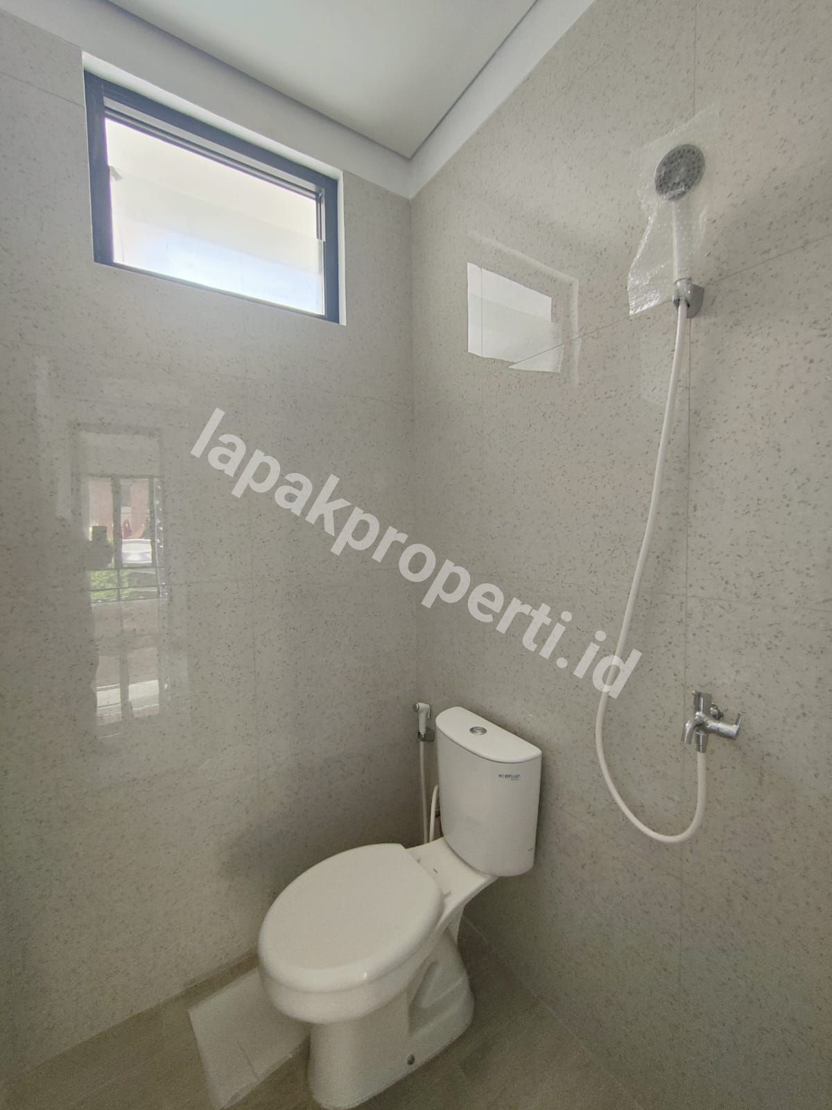 Foto Dijual Rumah Baru 3 lantai Komplek Di Pondok Bambu Jakarta Timur - 15