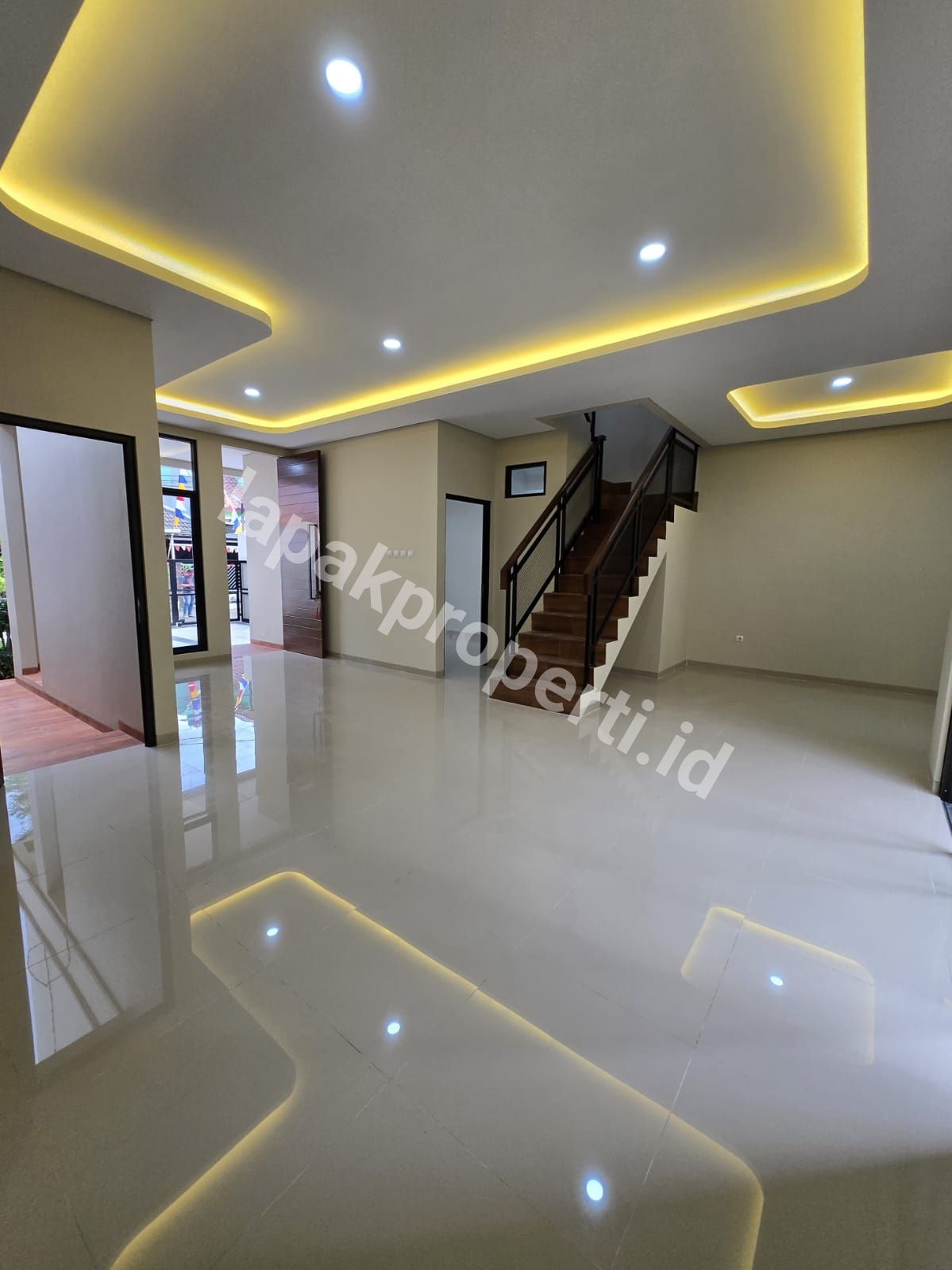 Foto Rumah Baru Dalam Komplek Akses Jalan Lebar Siap Huni - 4