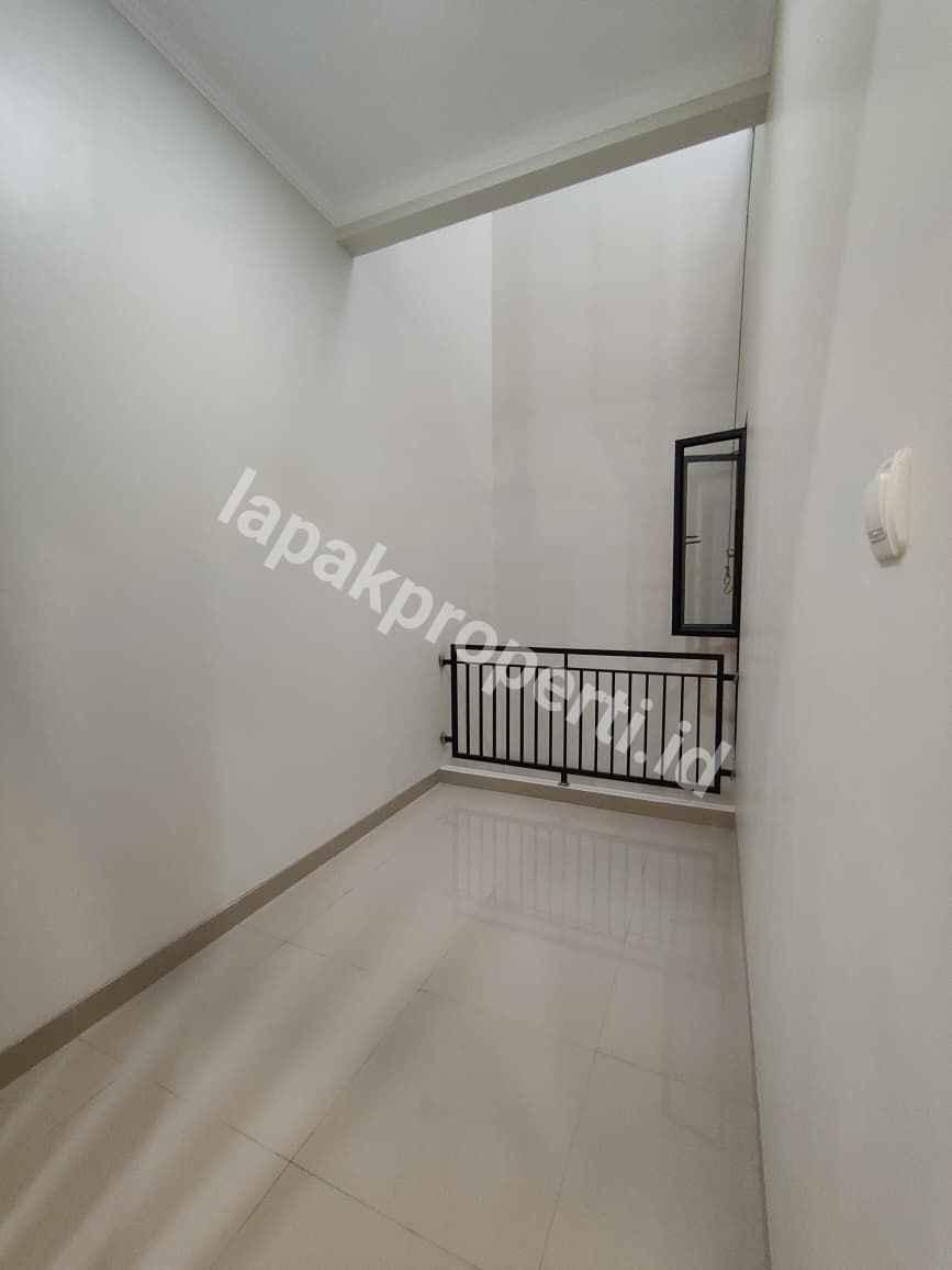 Foto Dijual Rumah Baru Dalam Komplek Tenang Di Rawamangun Jakarta Timur - 14