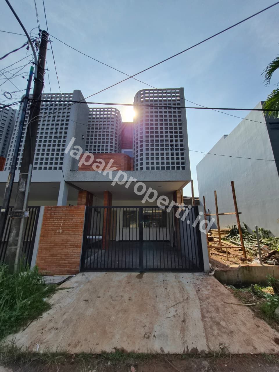 Foto Rumah Modern Dalam Komplek Billymoon Pondok Kelapa Jakarta Timur - 1