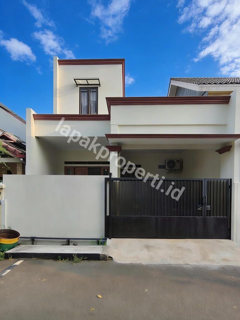 Foto Dijual Rumah Siap Huni Dekat Dengan Taman Di Pondok Bambu Jakarta Timur - 1