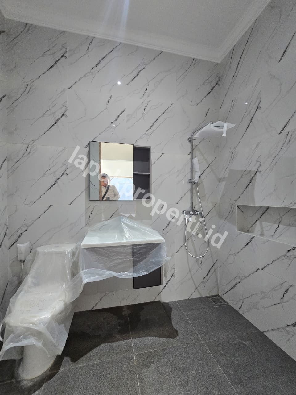 Foto Dijual Rumah Baru Dalam Komplek Tenang Di Duren Sawit Jakarta Timur - 12