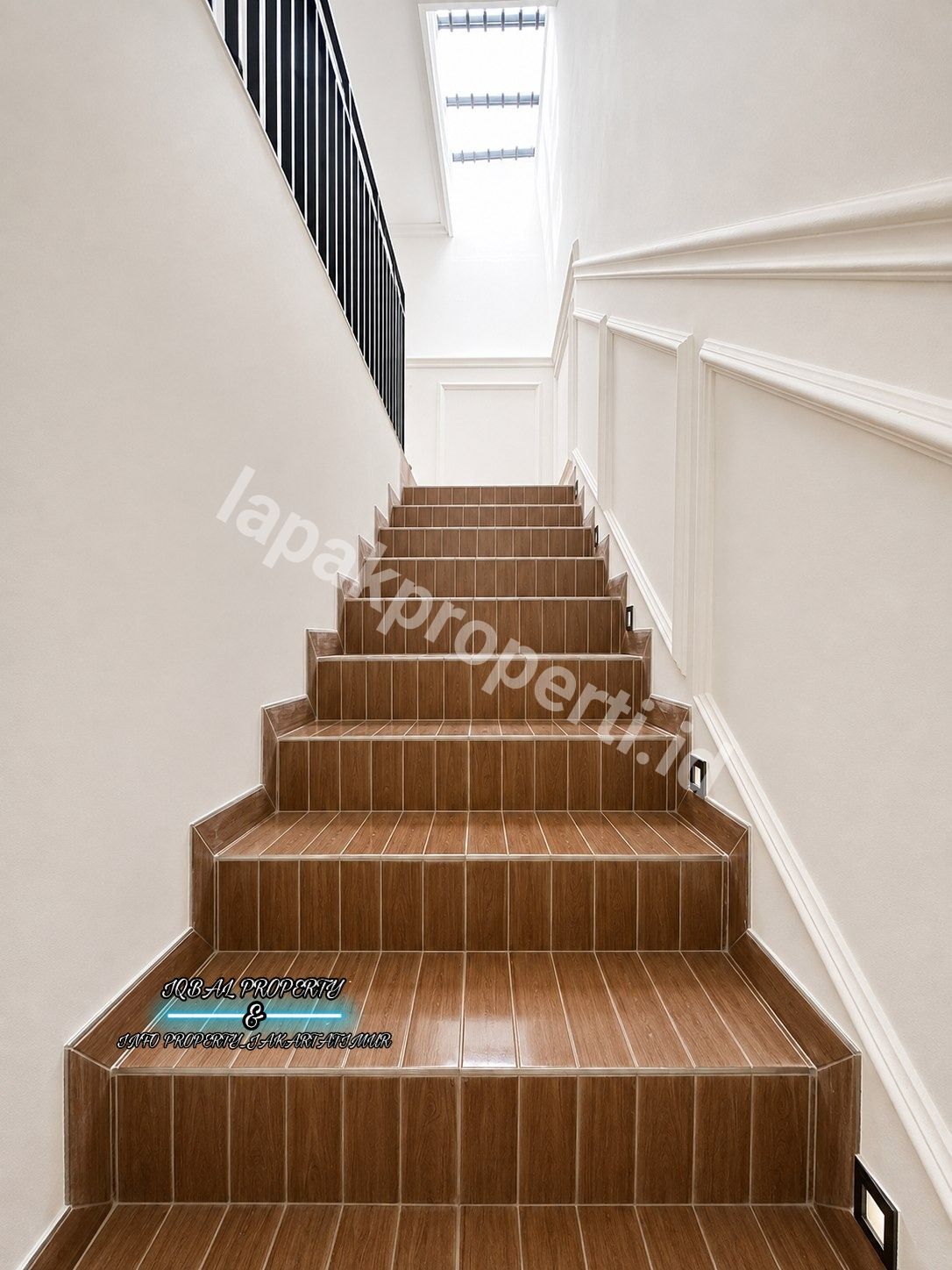 Foto Dijual Rumah Baru Design Classic Modern Siap Huni - 10