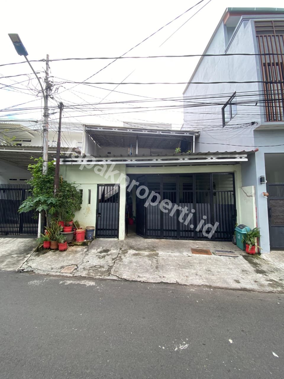 Foto RUMAH INDUK dan KOST LOKASI STRATEGIS di MATRAMAN RAYA JAKARTA TIMUR - 3
