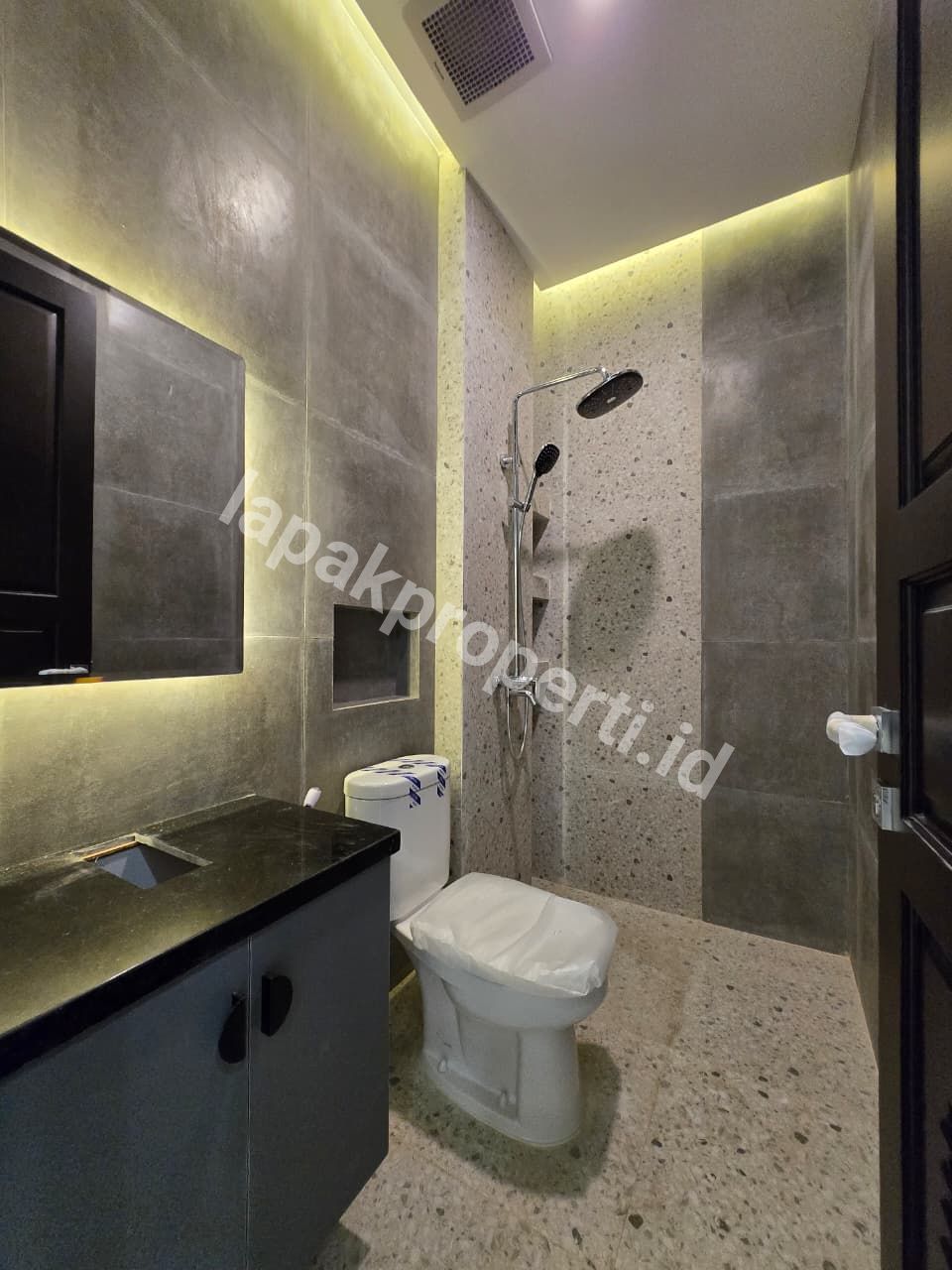 Foto Rumah Mewah Design Classic Modern Dalam Komplek Di Duren Sawit Jakarta Timur - 11