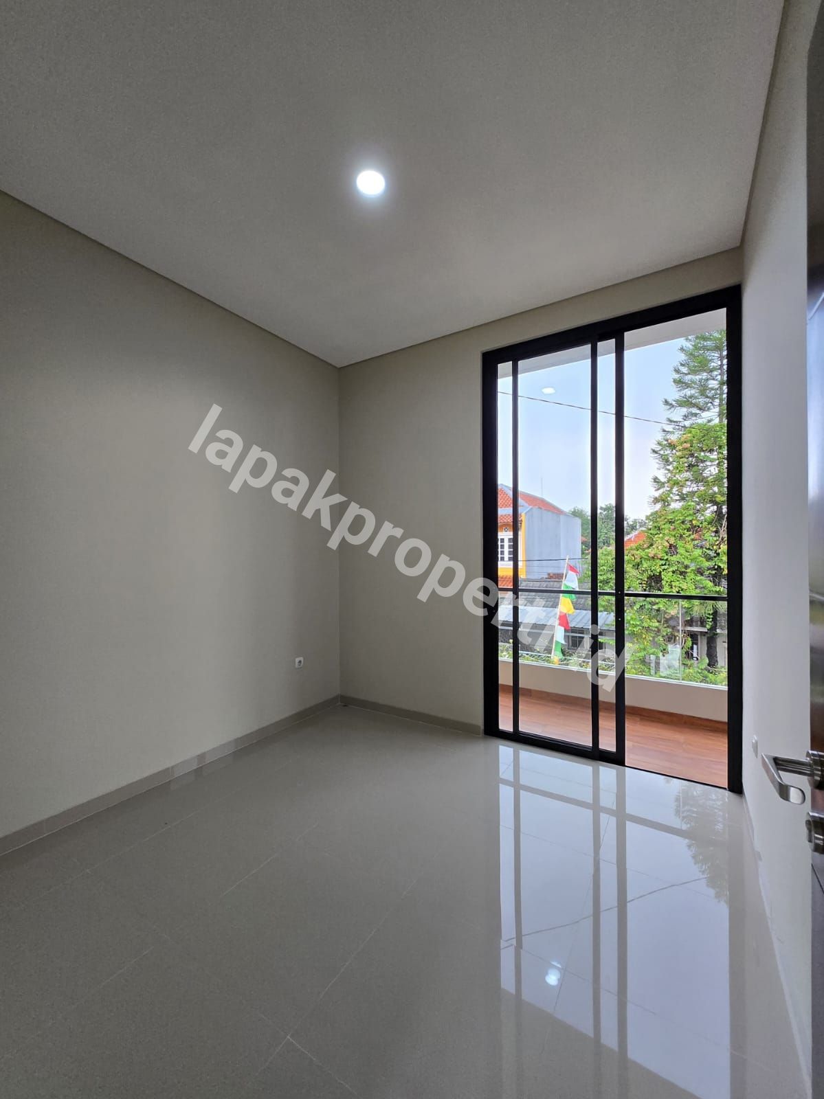 Foto Rumah Baru Dalam Komplek Akses Jalan Lebar Siap Huni - 15