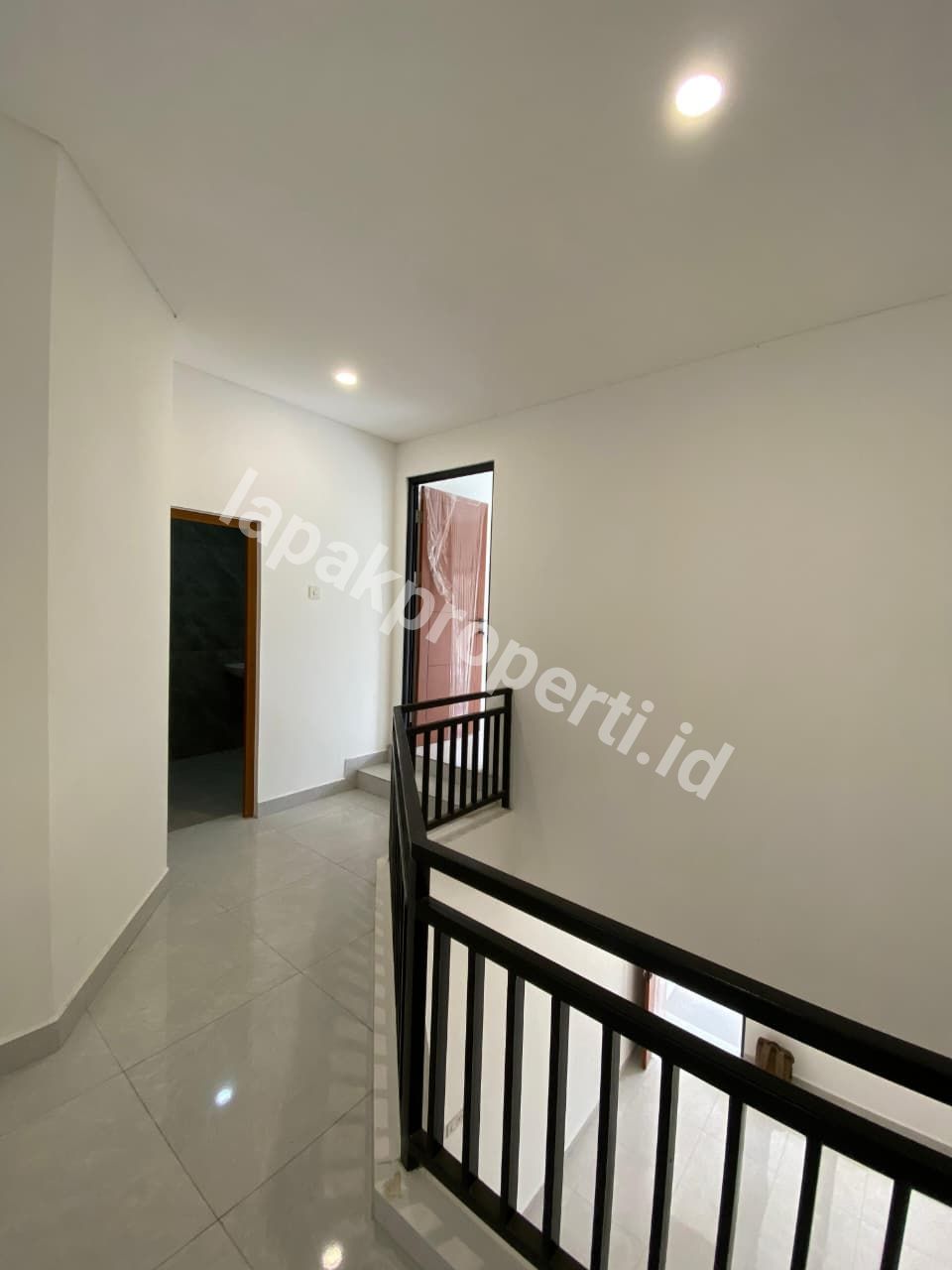 Foto RUMAH BARU RENOVASI TANAH LUAS DALAM KOMPLEK STRATEGIS di JAGAKARSA JAKARTA SELATAN - 8