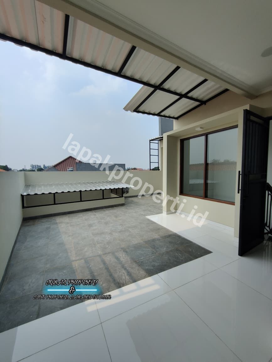 Foto Dijual Rumah Baru 3 lantai Dengan Rofftop Di Duren Sawit Jakarta Timur - 15