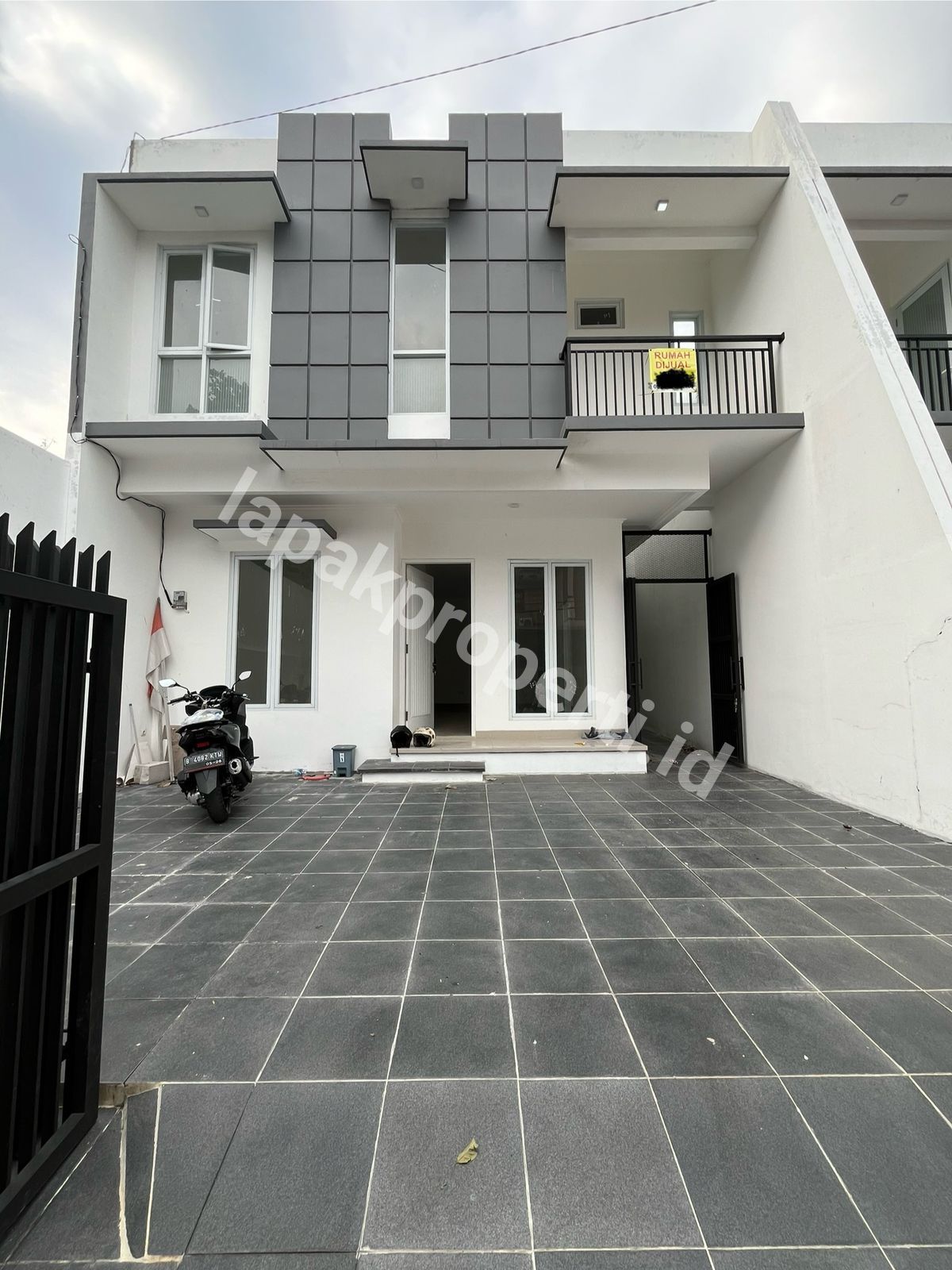 Foto Dijual Rumah Baru Dekat LRT Jatiwaringin - 1