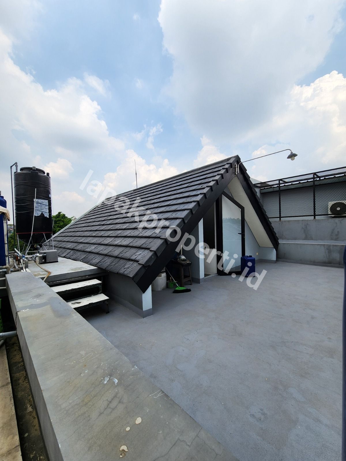 Foto Dijual rumah Dalam Cluster 2½ Lantai siap Huni - 7