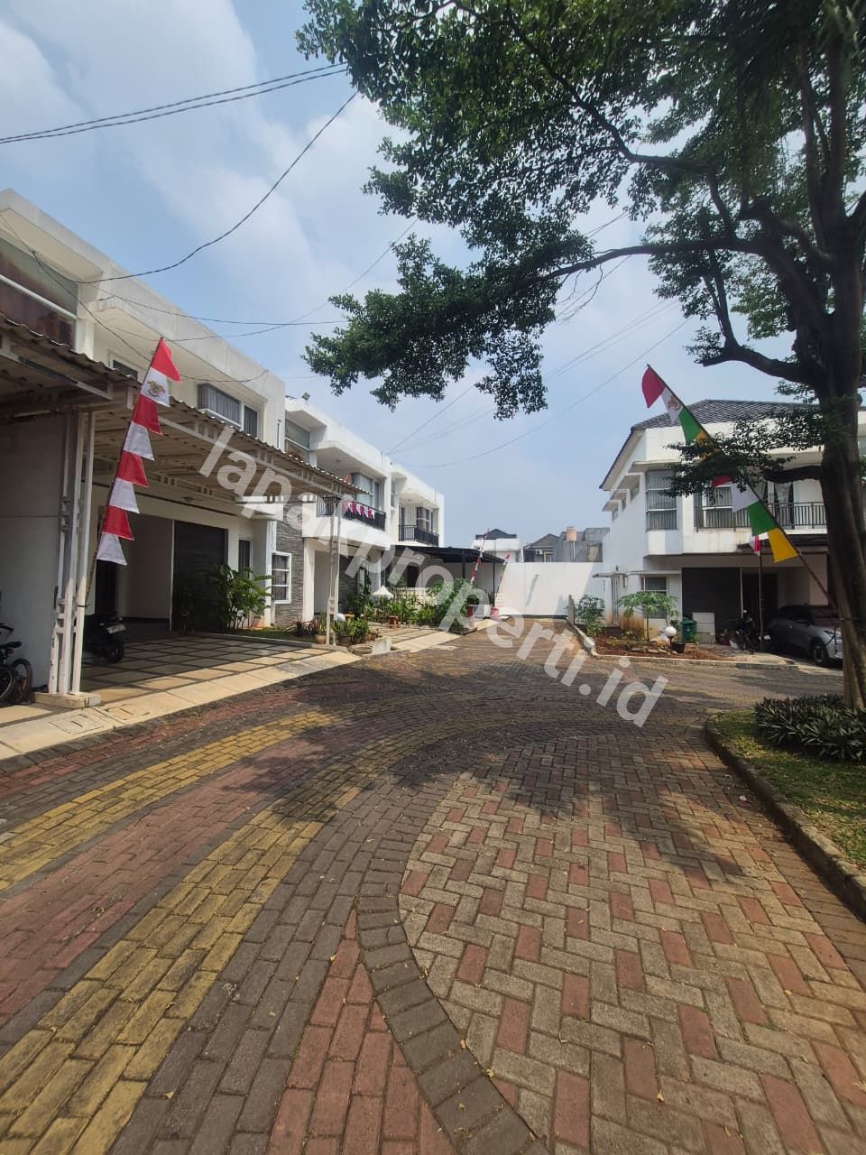 Foto Rumah Dalam Cluster Akses Jalan Lebar Dalam Cluster Semi Furnished - 2