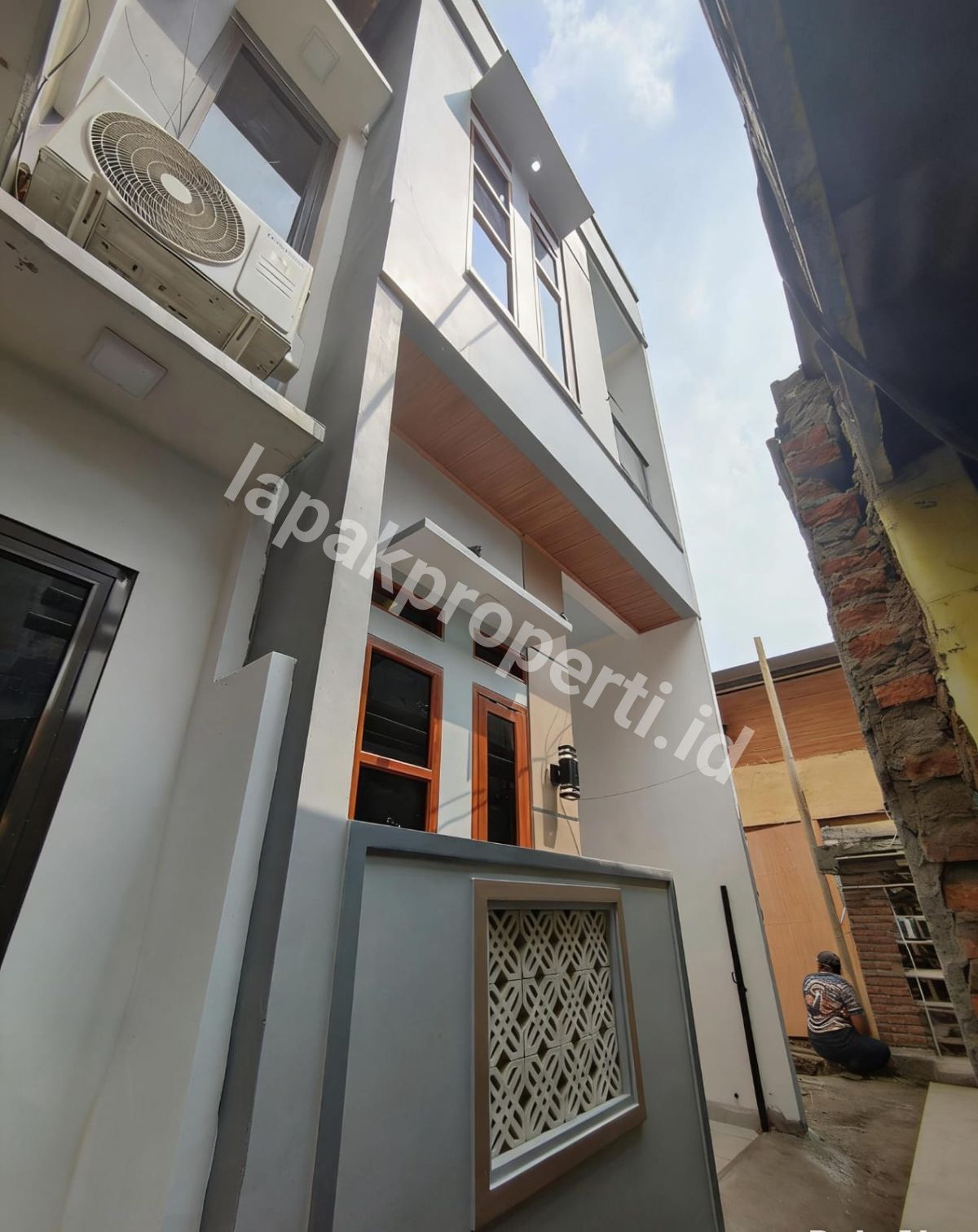 Foto Dijual Rumah Baru Siap Huni Akses Motor Di Matraman Jakarta Timur - 2