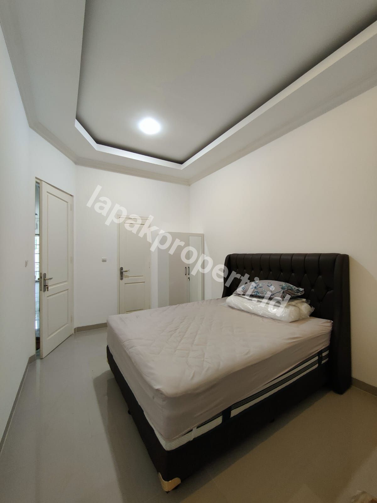 Foto Rumah 2 Lantai Semi Furnished Dalam komplek Akses Jalan Lebar - 8