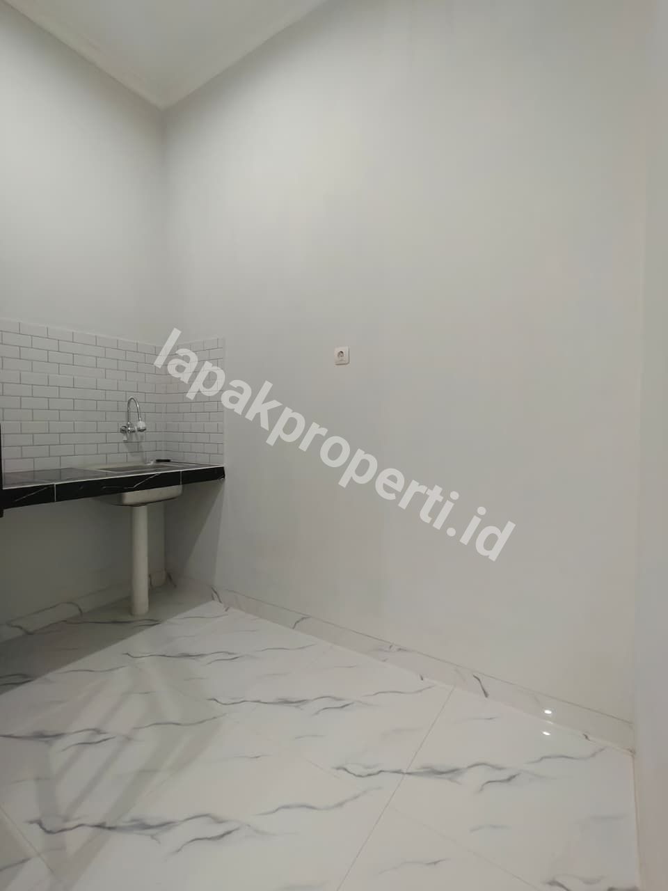 Foto Dijual Rumah Modern Classic 2 Lantai  Di Cipayung Jakarta Timur - 9
