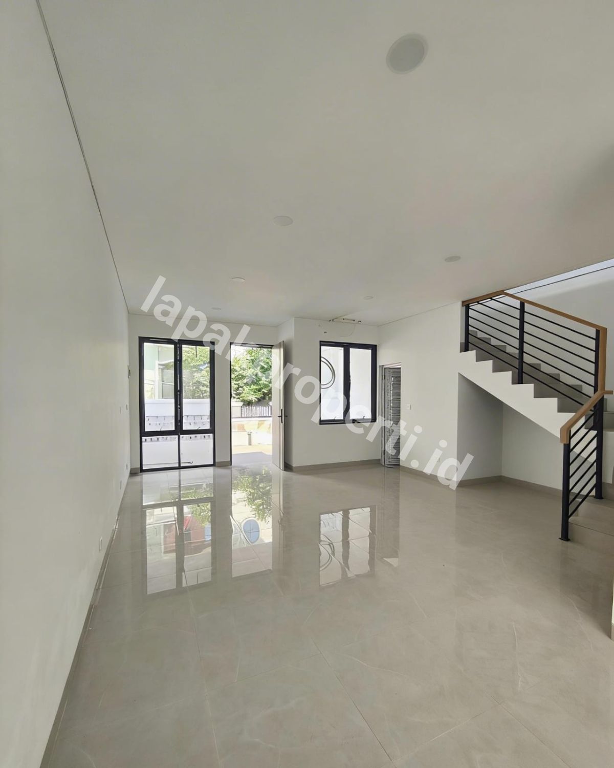 Foto Dijual Rumah Baru 3 lantai Komplek Di Pondok Bambu Jakarta Timur - 6
