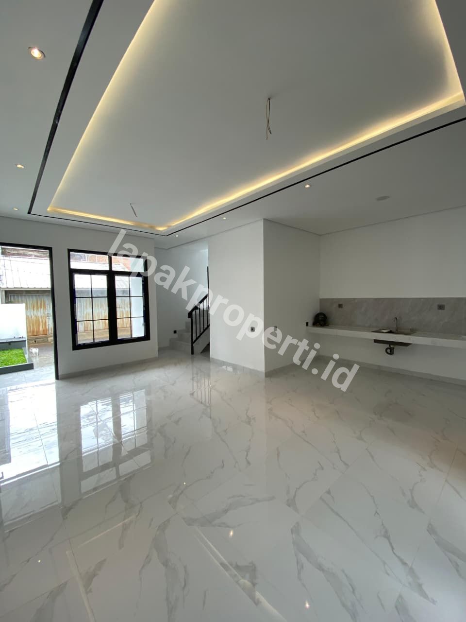 Foto RUMAH BARU SIAP HUNI DALAM KOMPLEK STRATEGIS di PONDOK BAMBU JAKARTA TIMUR - 6