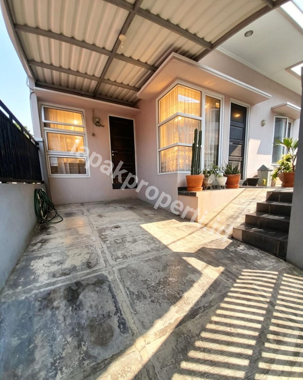 Foto Dijual rumah Secondary Dalam komplek Di Pondok Kelapa Jakarta Timur - 2
