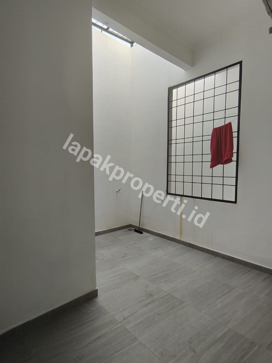 Foto Dijual Rumah Siap Huni Dekat Dengan Taman Di Pondok Bambu Jakarta Timur - 13
