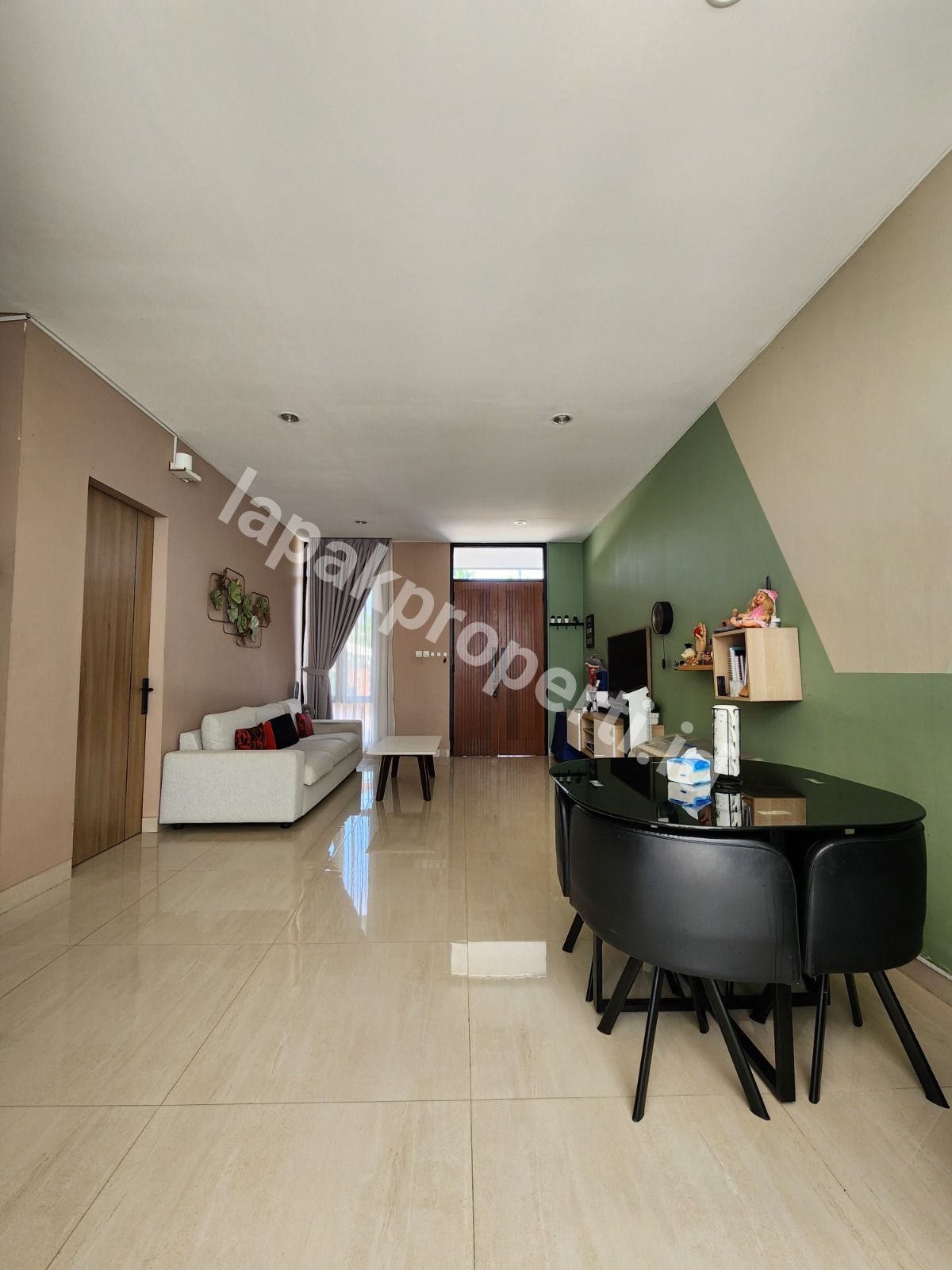 Foto Dijual rumah Dalam Cluster 2½ Lantai siap Huni - 6