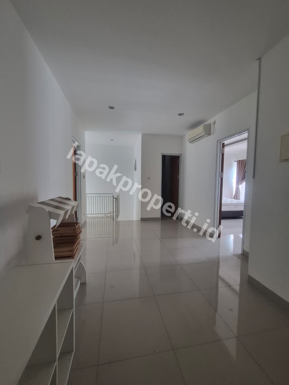 Foto Rumah Dalam Cluster Akses Jalan Lebar Dalam Cluster Semi Furnished - 7