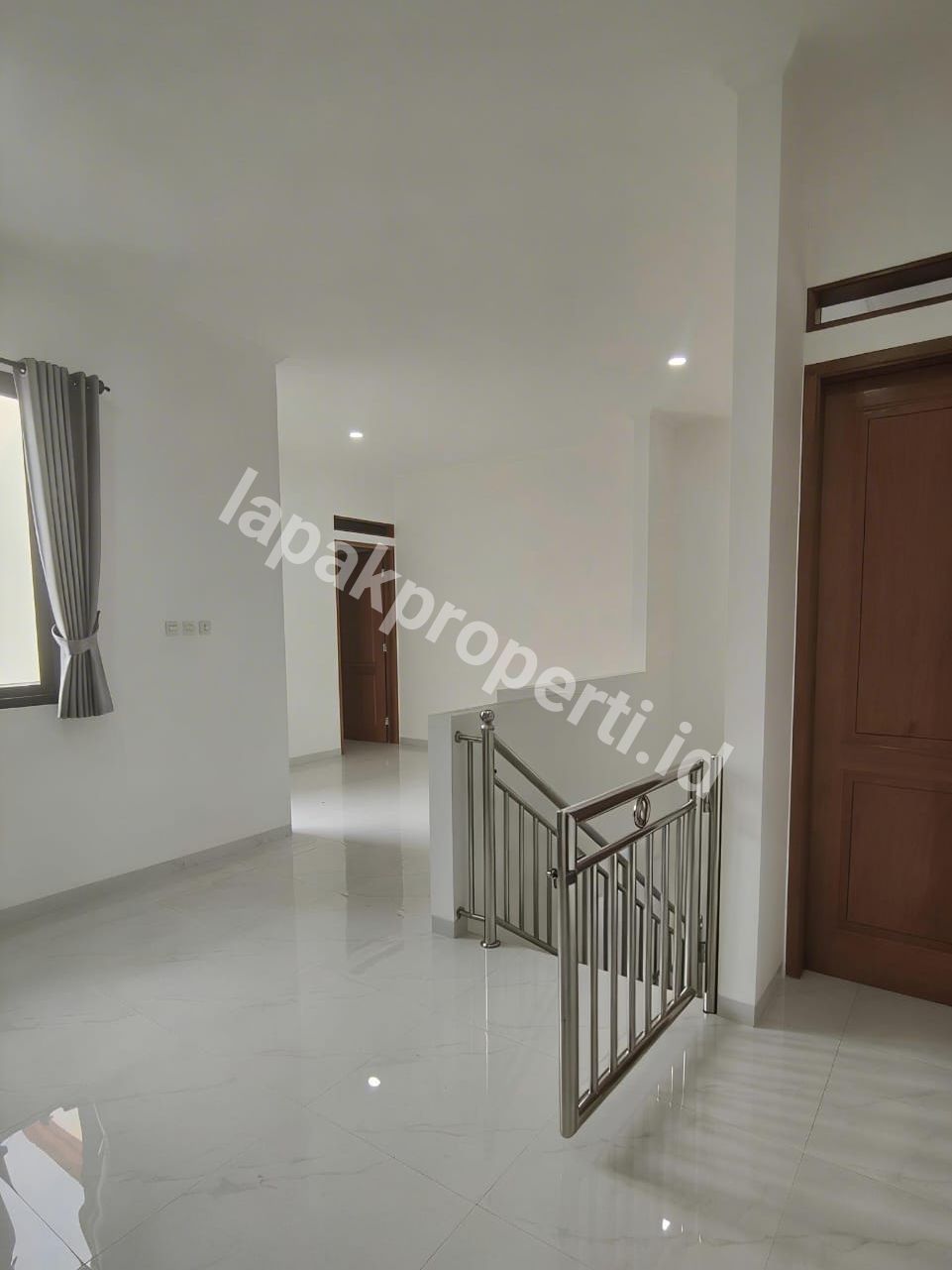 Foto Dijual Rumah Siap Huni Dekat Dengan Taman Di Pondok Bambu Jakarta Timur - 12