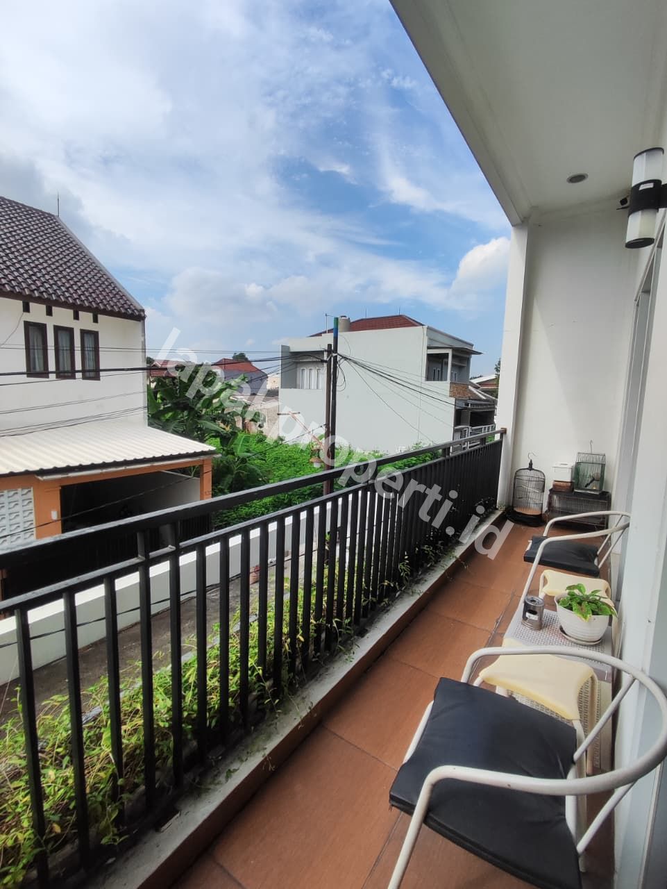 Foto RUMAH MEWAH HOOK 3 LANTAI FULL FURNISHED DALAM KOMPLEK STRATEGIS di JATIBENING BEKASI - 7