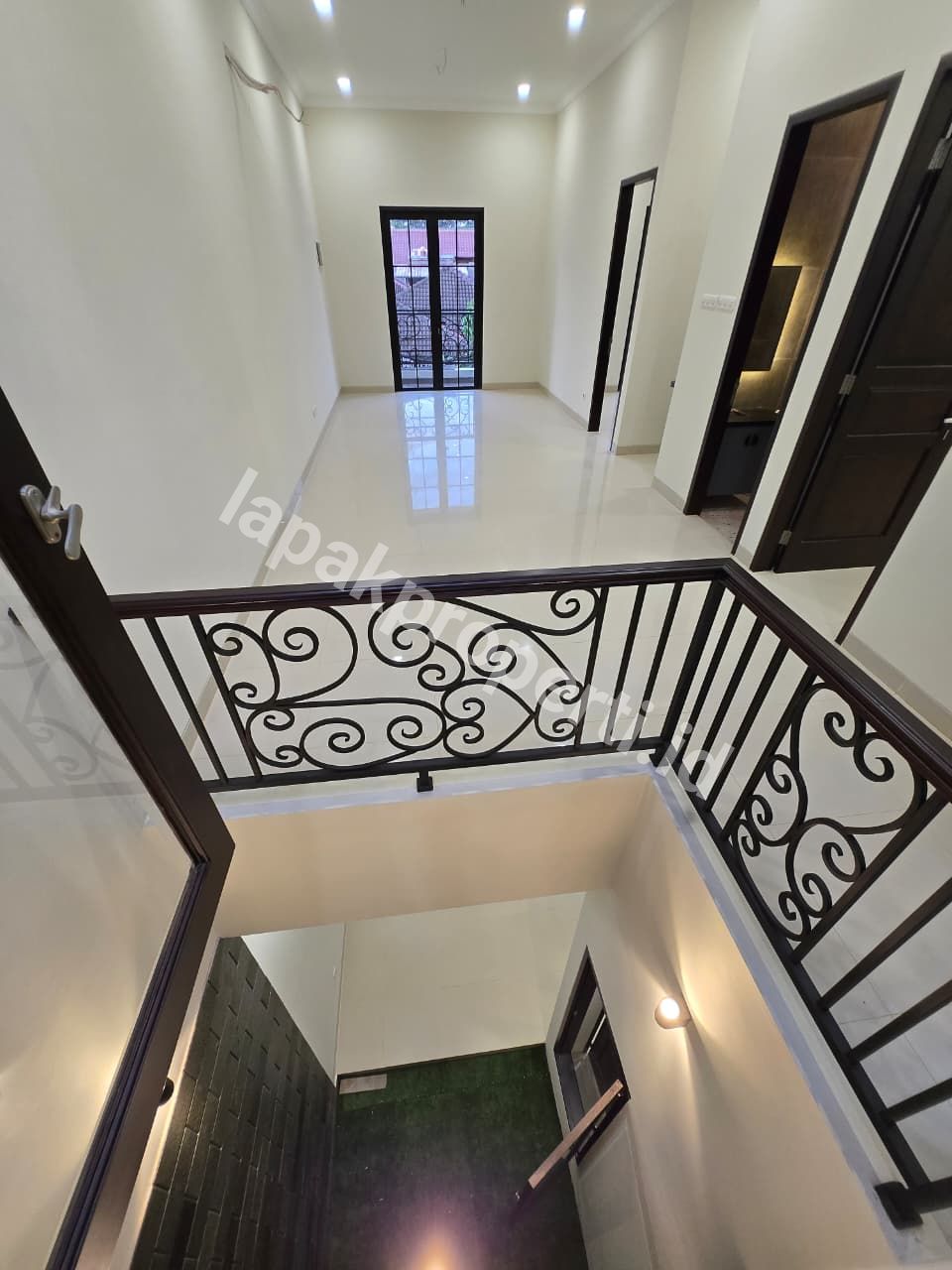 Foto Rumah Mewah Design Classic Modern Dalam Komplek Di Duren Sawit Jakarta Timur - 14