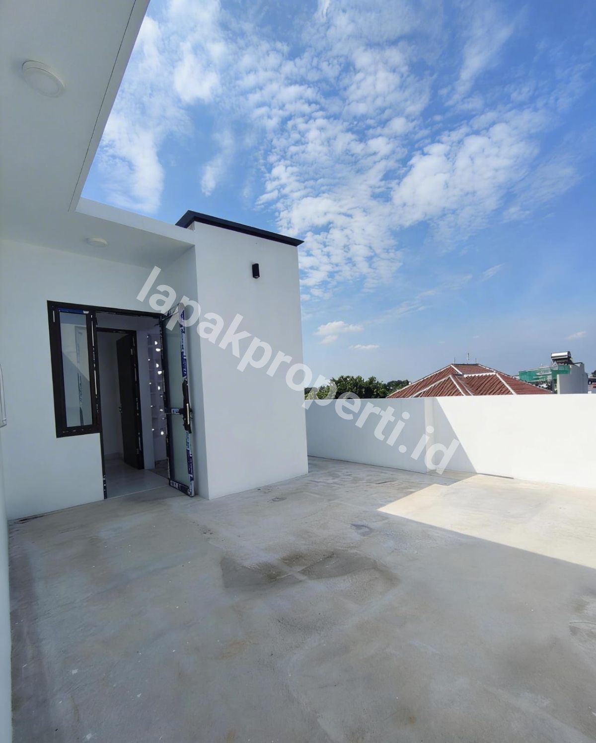 Foto Dijual Rumah Baru 3 lantai Komplek Di Pondok Bambu Jakarta Timur - 5