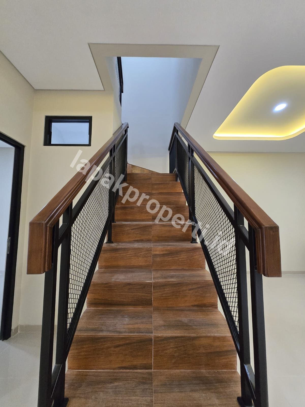 Foto Rumah Baru Dalam Komplek Akses Jalan Lebar Siap Huni - 9