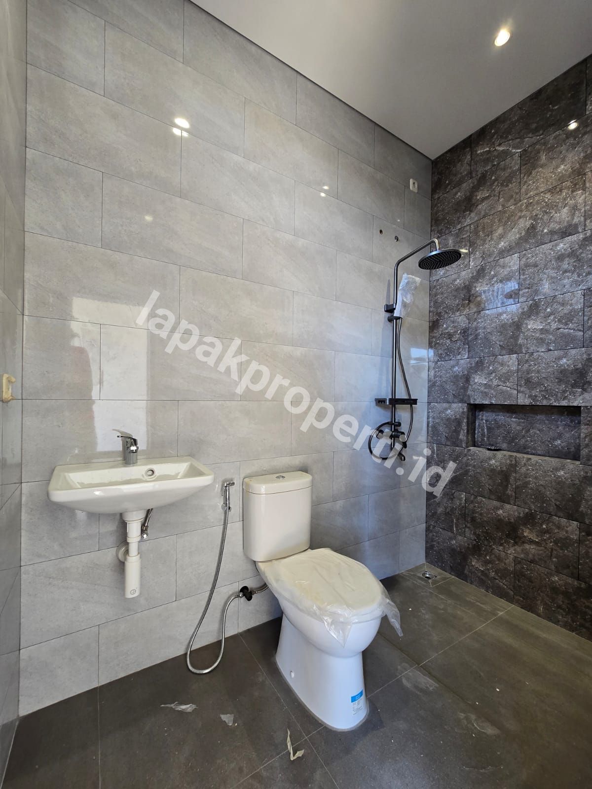 Foto Dijual Rumah Baru Dalam Komplek Di Rawamangun Pulo Asem Jakarta Timur - 12