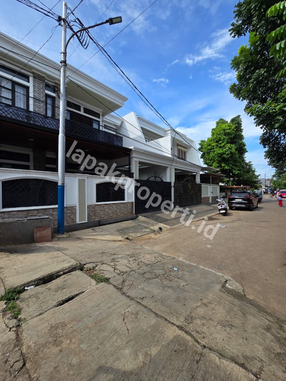 Foto Rumah Second Fully Furnished Dalam Komplek Di Duren Sawit Jakarta Timur - 2