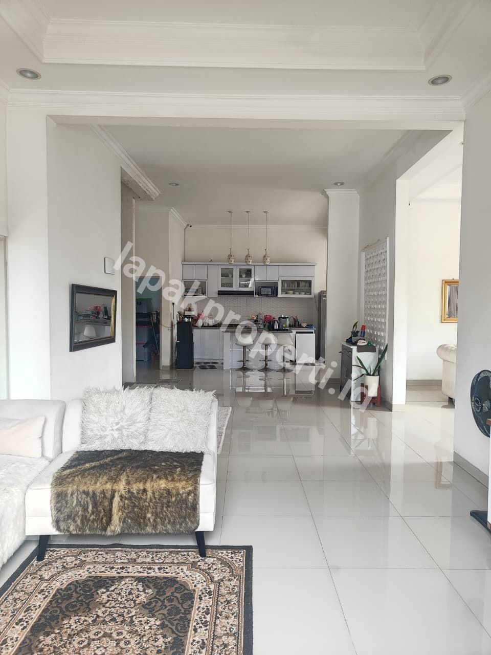 Foto RUMAH MEWAH HOOK 3 LANTAI FULL FURNISHED DALAM KOMPLEK STRATEGIS di JATIBENING BEKASI - 10