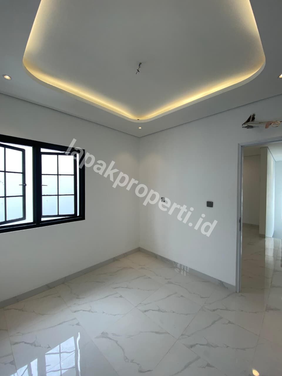 Foto RUMAH BARU SIAP HUNI DALAM KOMPLEK STRATEGIS di PONDOK BAMBU JAKARTA TIMUR - 14