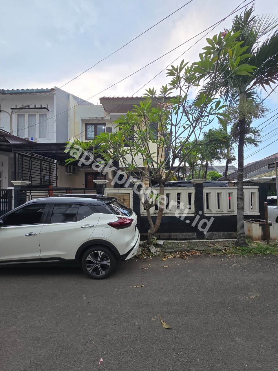 Rumah Second Furnished, Hook Di Billymoon Pondok Kelapa Jakarta Timur